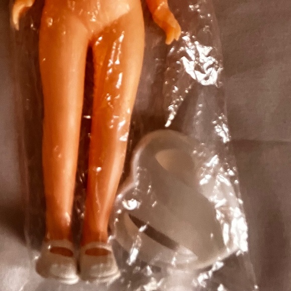 NWT - Vintage Fibre-Craft Moving Blue Eyes Flat Heel Doll 7.5" Blonde W/Stand - Picture 9 of 13